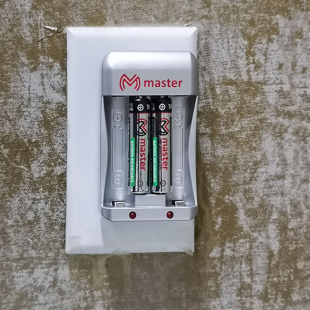 Mini Cargador de Baterías AAA – Portátil